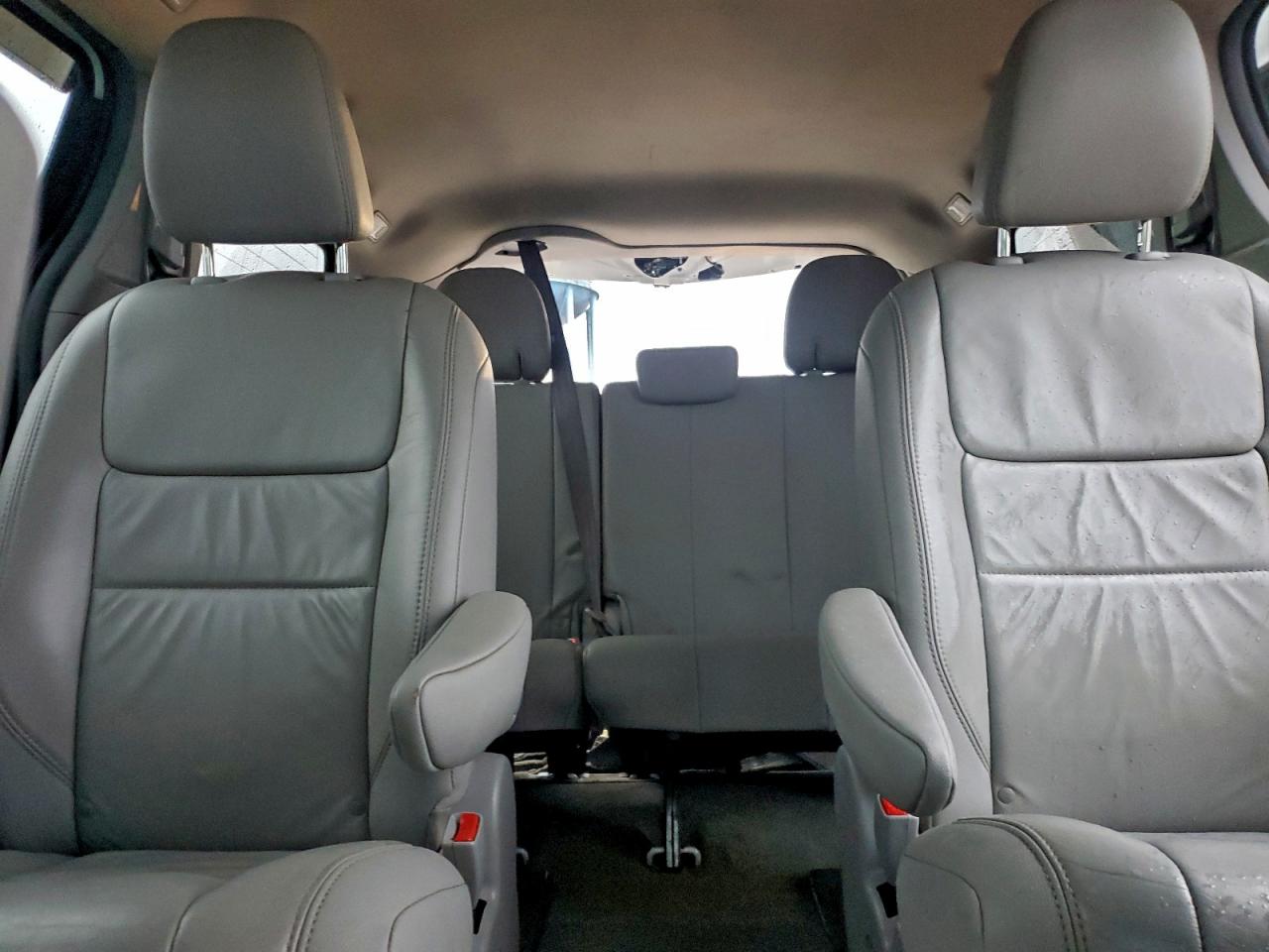 2017 TOYOTA SIENNA XLE photo 10
