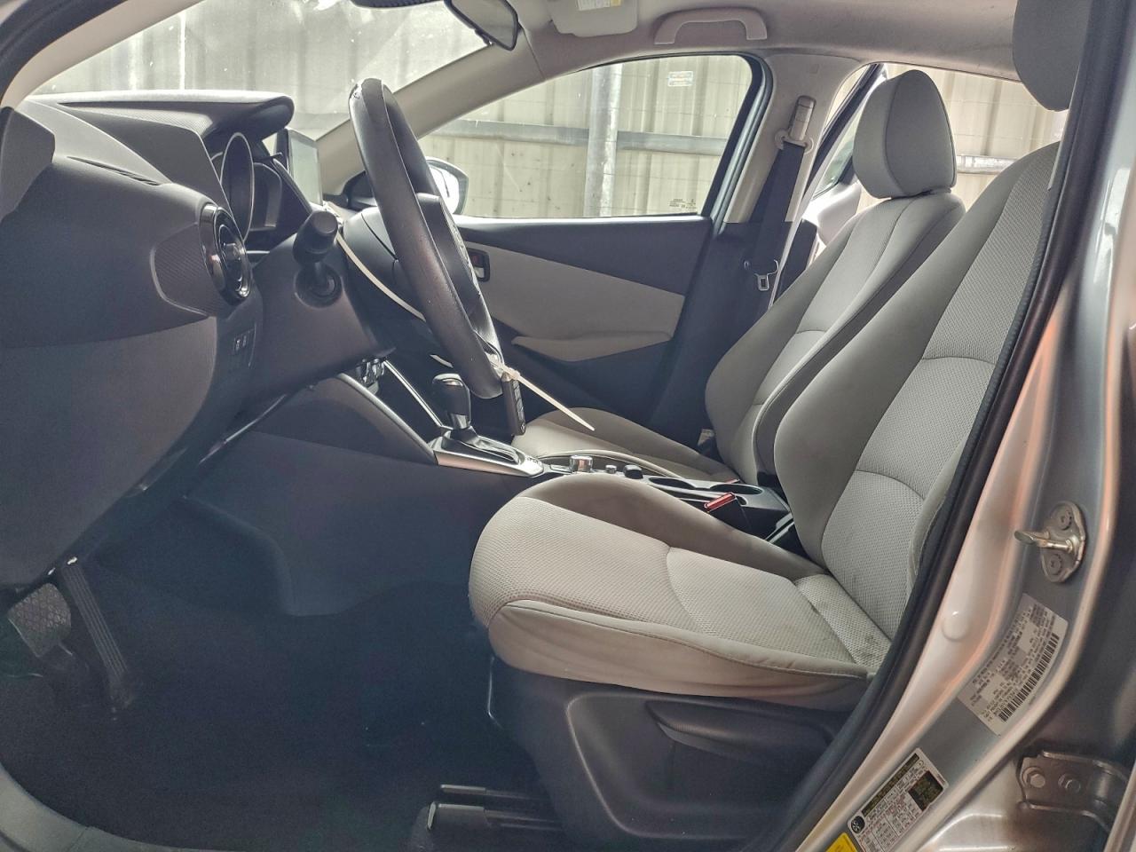 2019 TOYOTA YARIS L photo 7
