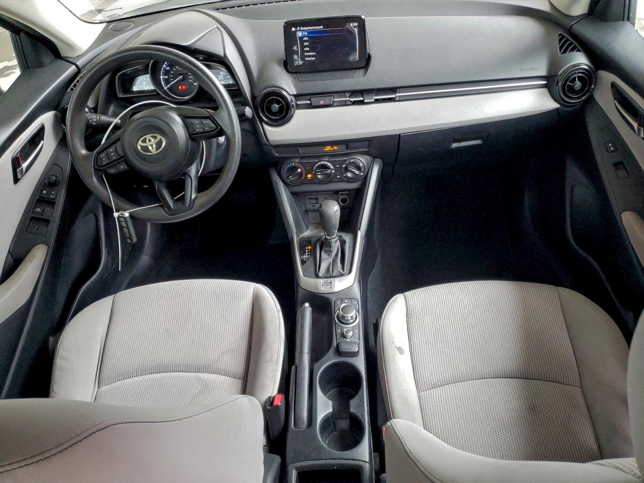 2019 TOYOTA YARIS L photo 8