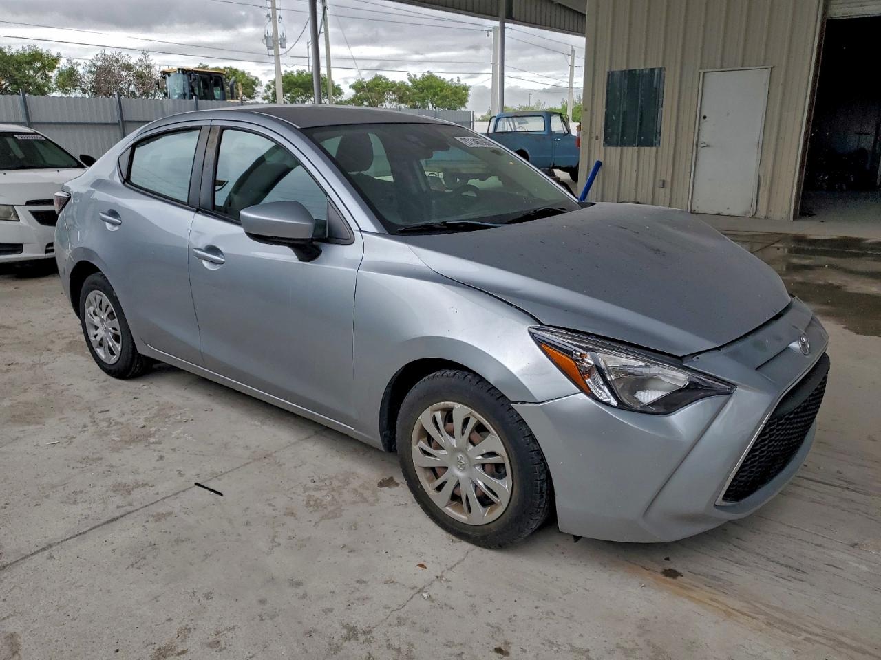 2019 TOYOTA YARIS L photo 4