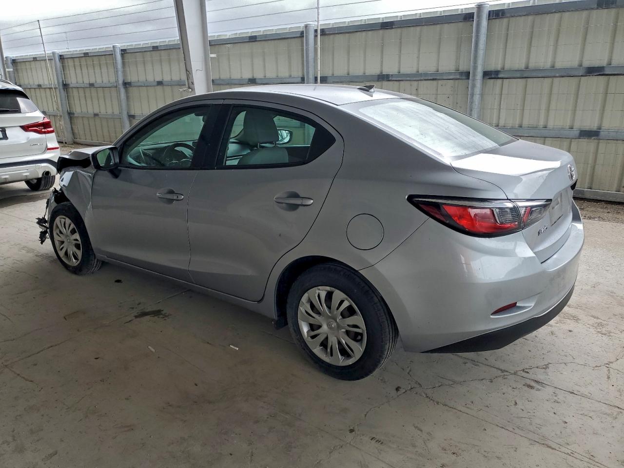 2019 TOYOTA YARIS L photo 2