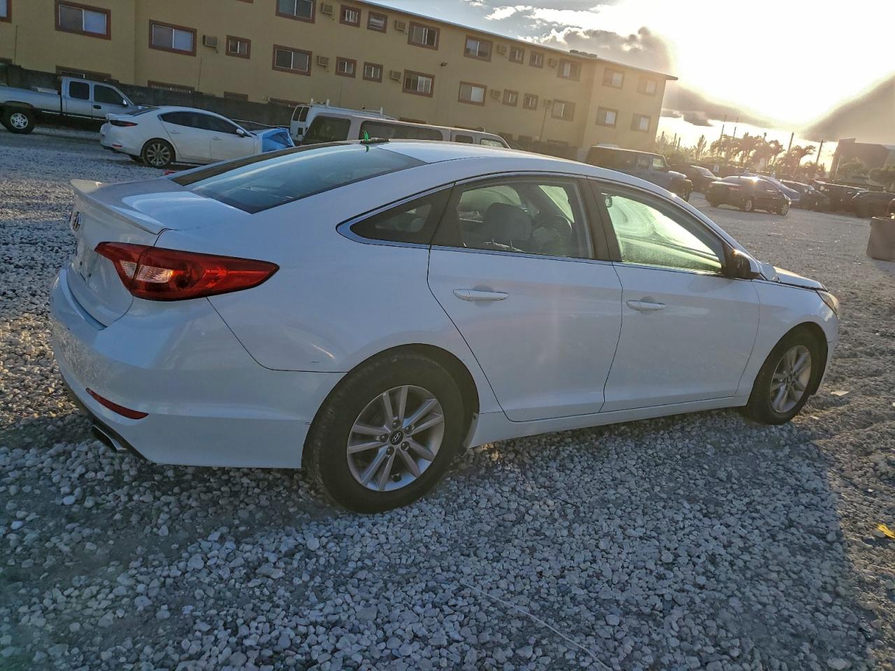 2016 HYUNDAI SONATA SE photo 3