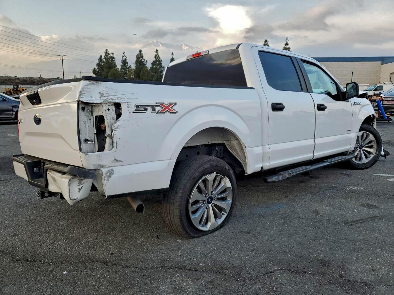 2017 FORD F150 SUPERCREW photo 5