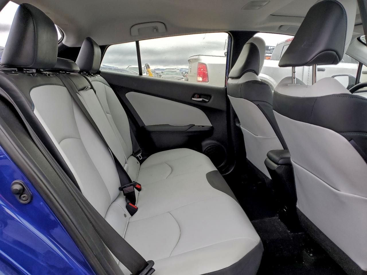 2017 TOYOTA PRIUS photo 19