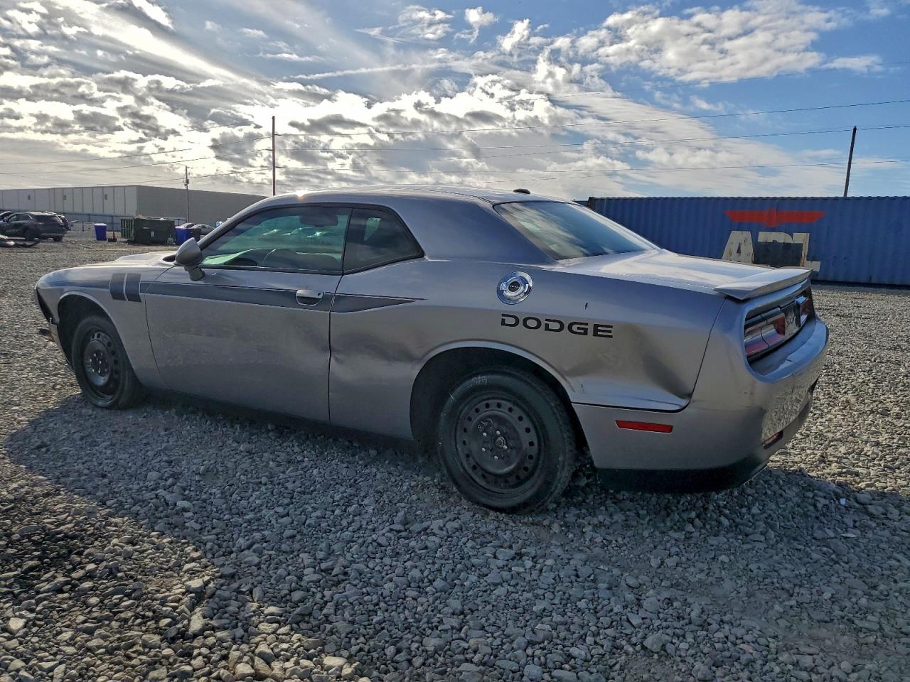 2016 DODGE CHALLENGER SXT photo 4