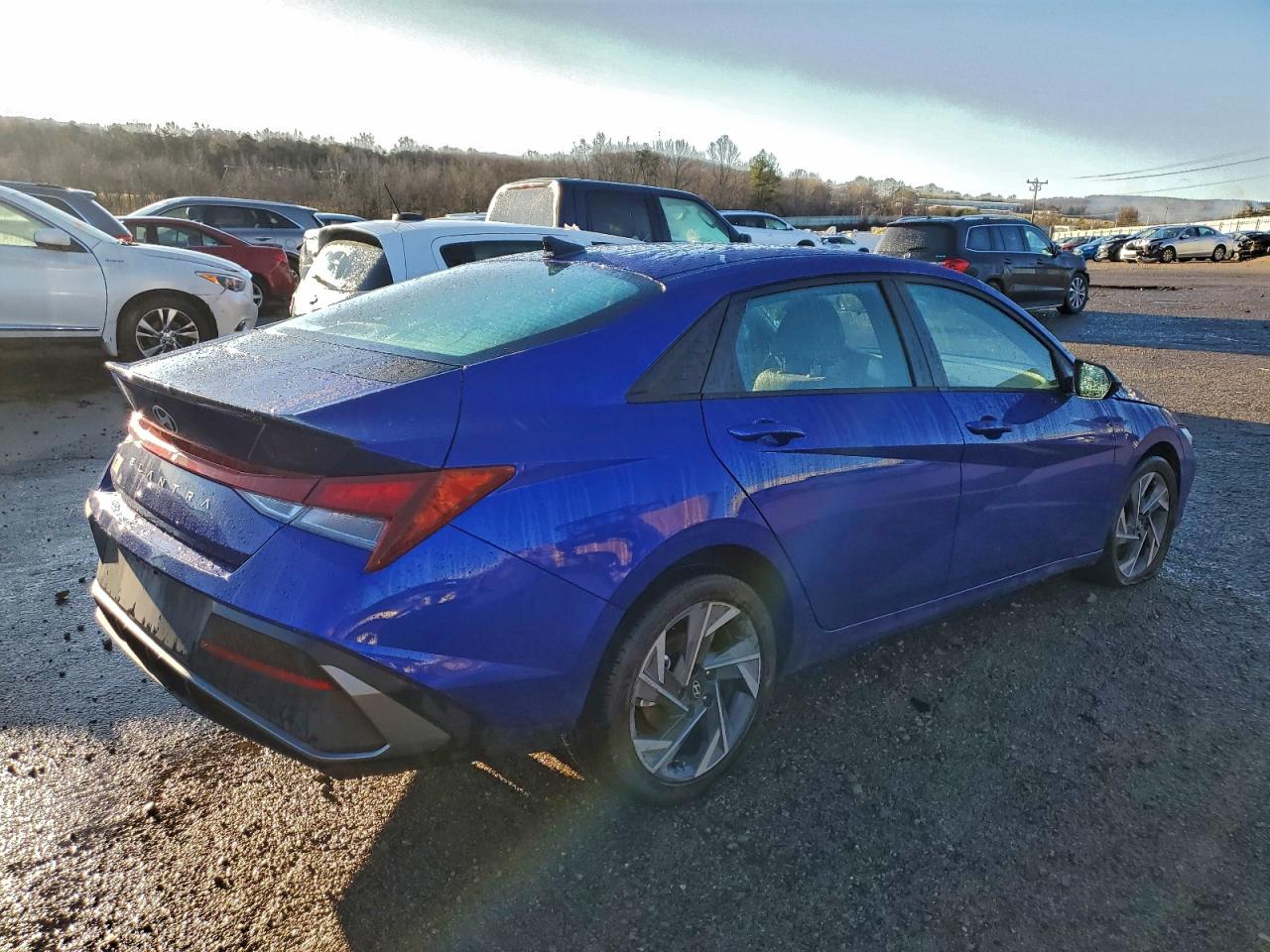 2025 HYUNDAI ELANTRA SEL SPORT photo 3