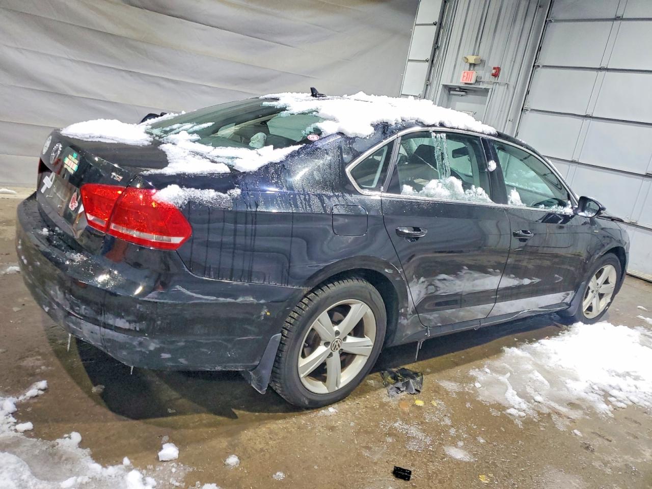 2015 VOLKSWAGEN PASSAT S photo 3