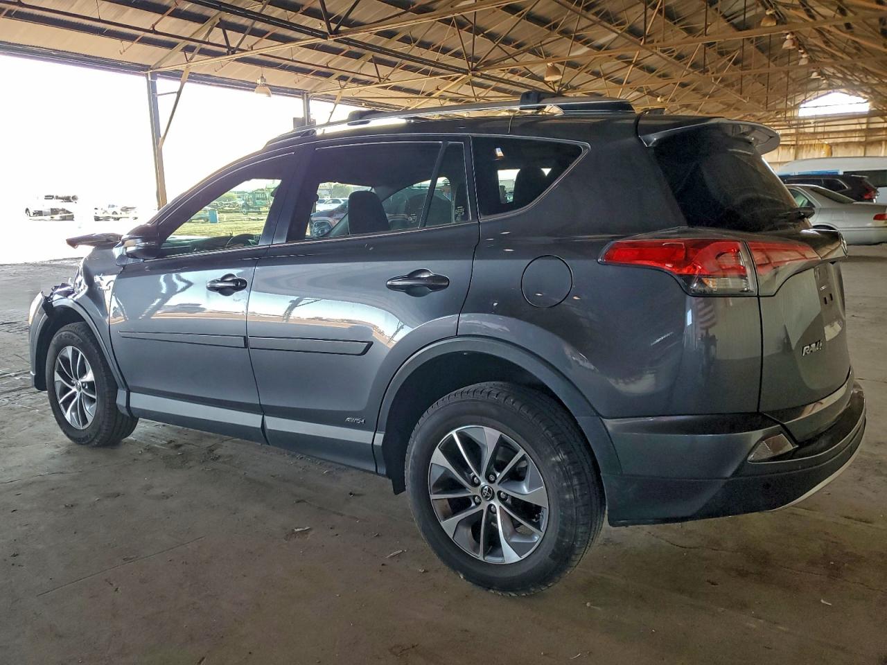 2016 TOYOTA RAV4 HV XLE photo 3