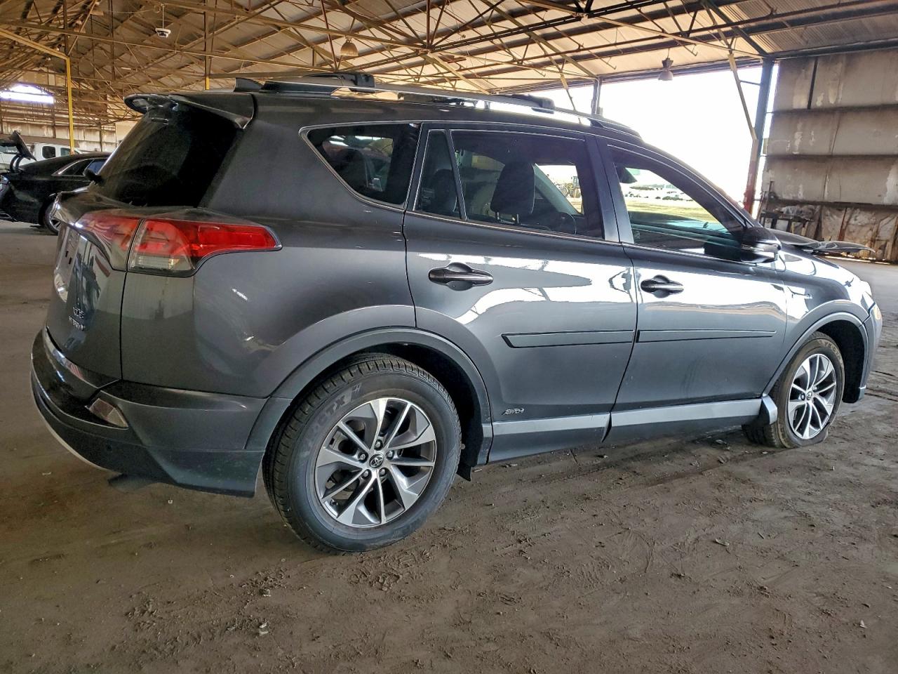 2016 TOYOTA RAV4 HV XLE photo 5