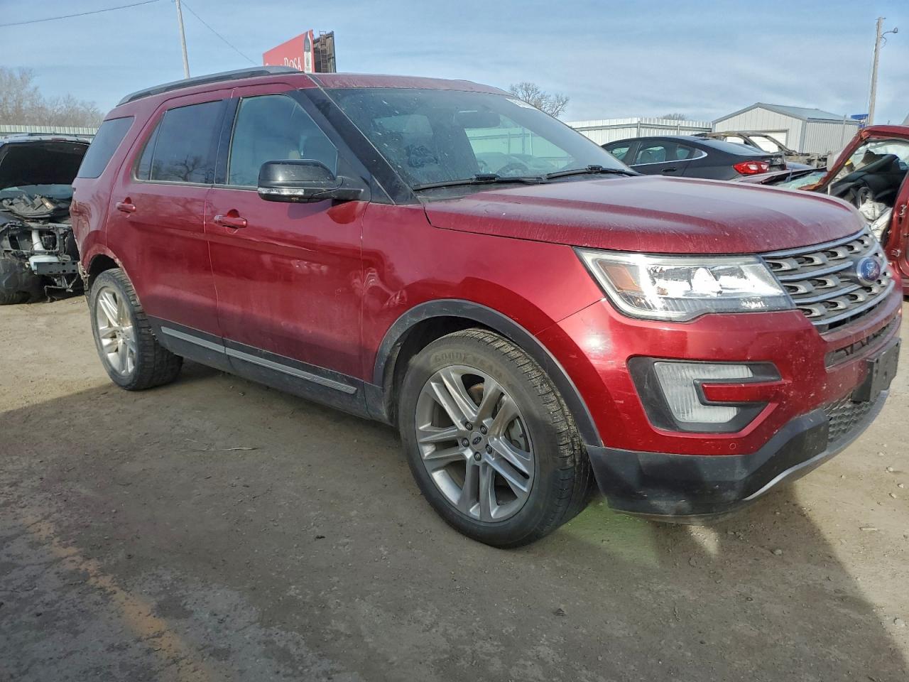 2017 FORD EXPLORER XLT photo 4