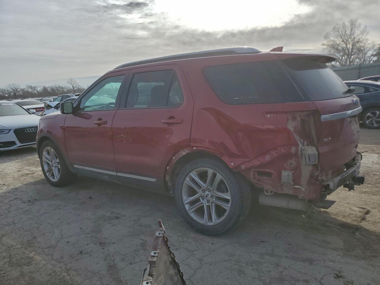 2017 FORD EXPLORER XLT photo 2