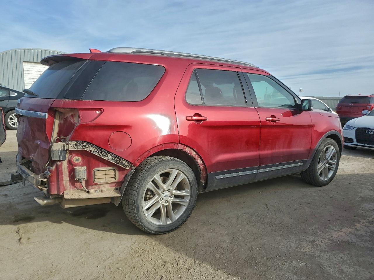 2017 FORD EXPLORER XLT photo 3