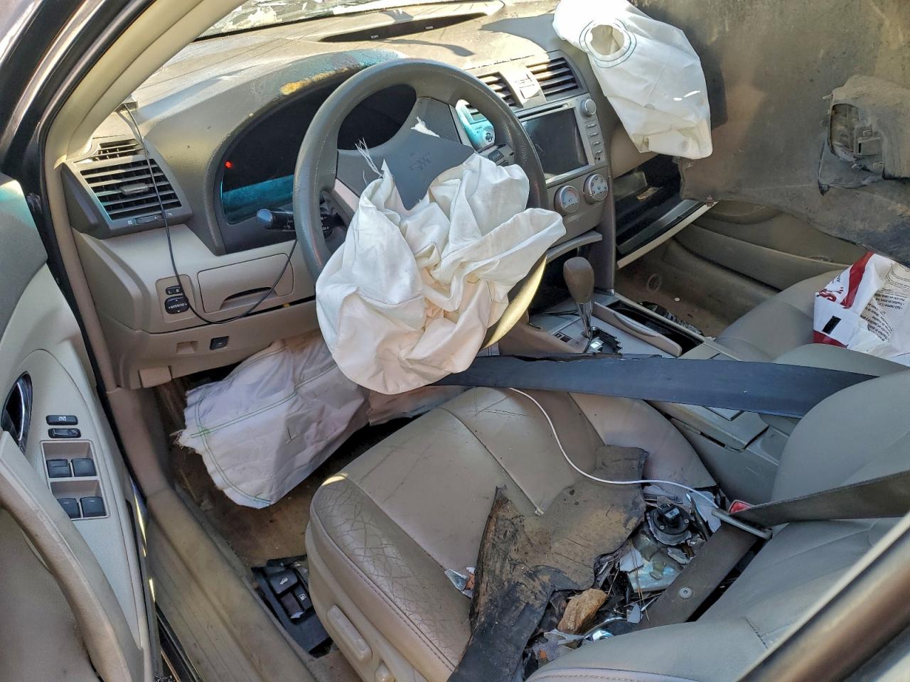 2010 TOYOTA CAMRY BASE photo 8