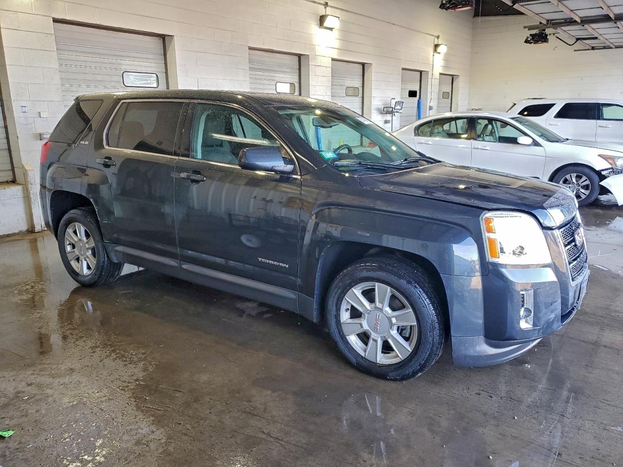 2013 GMC TERRAIN SLE photo 4