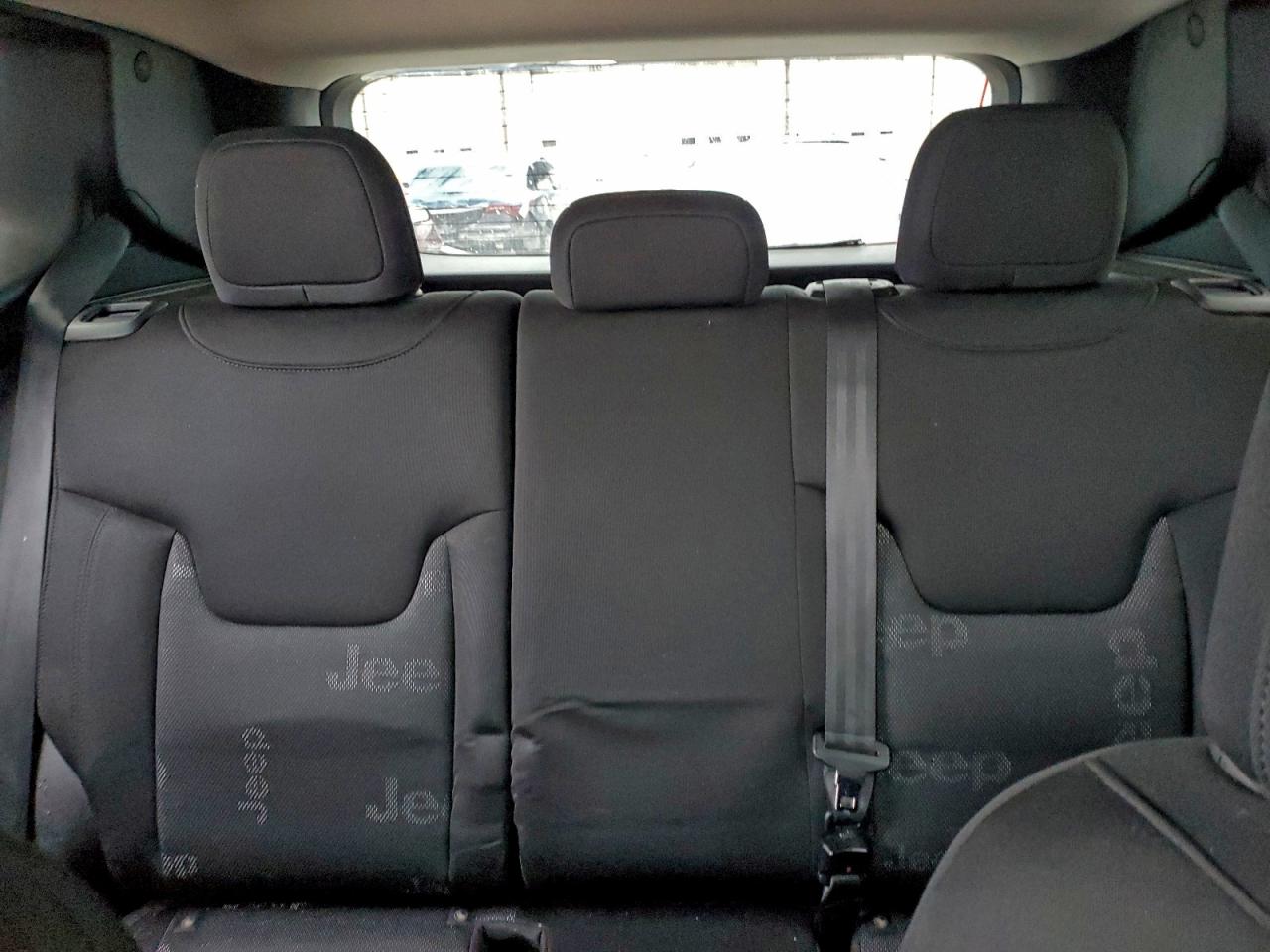 2017 JEEP RENEGADE LATITUDE photo 10