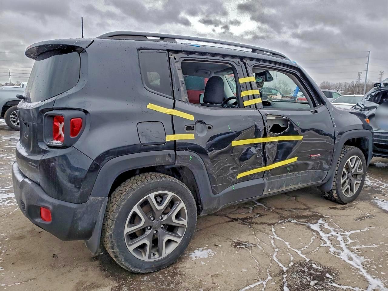 2017 JEEP RENEGADE LATITUDE photo 3