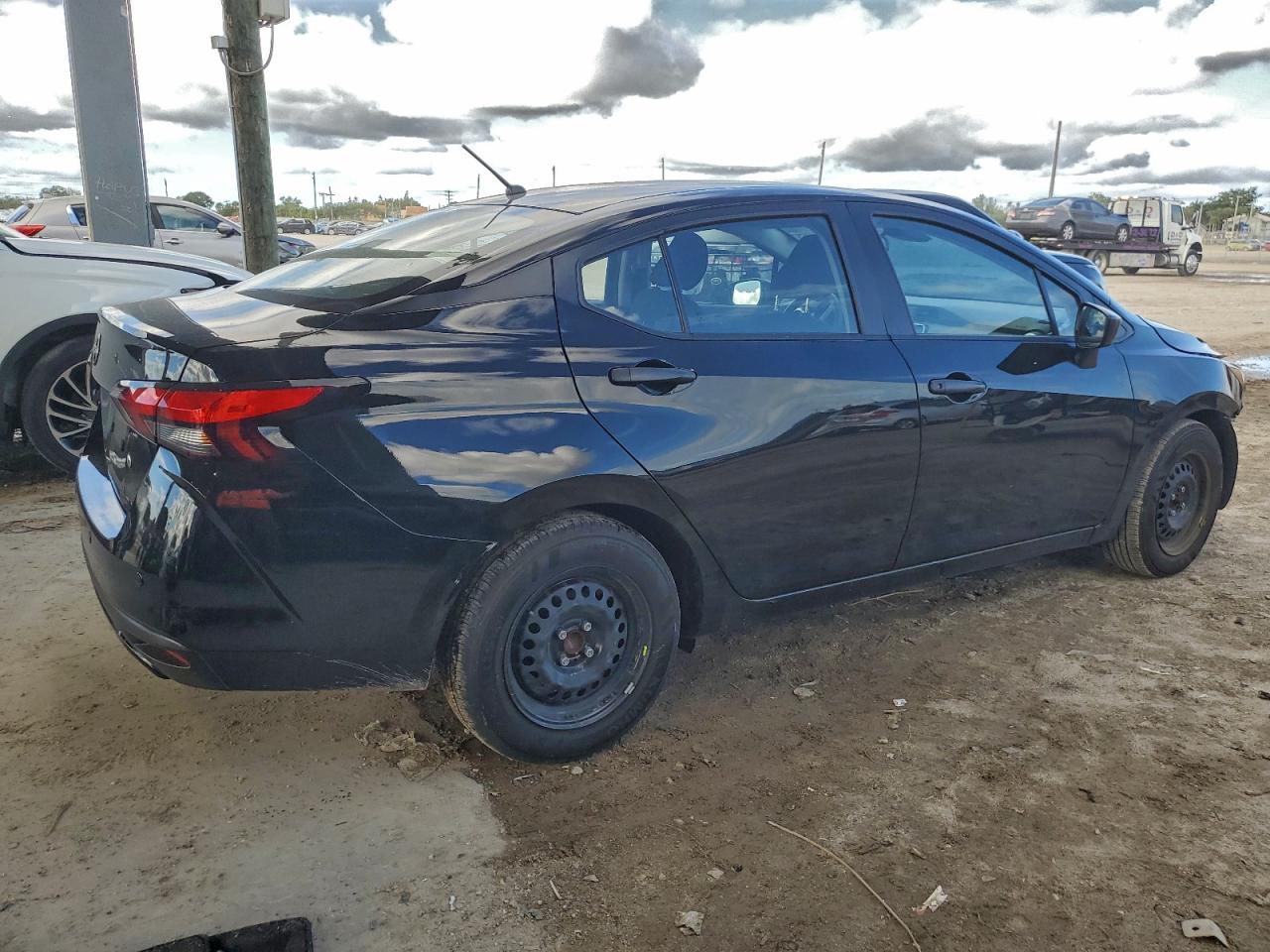 2025 NISSAN VERSA S photo 5