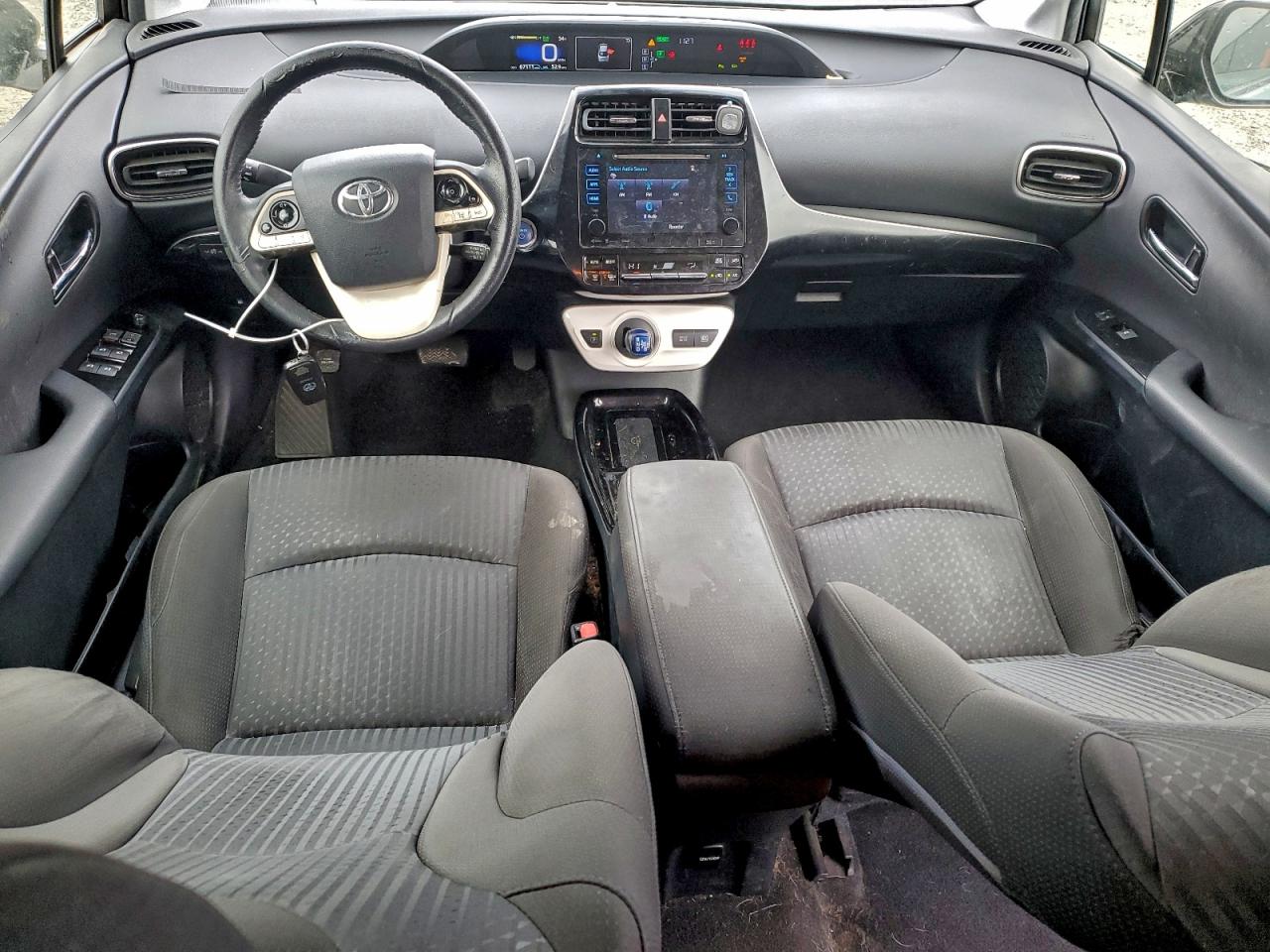 2018 TOYOTA PRIUS photo 8