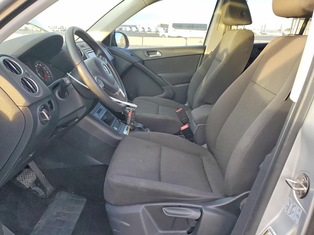 2017 VOLKSWAGEN TIGUAN S photo 19