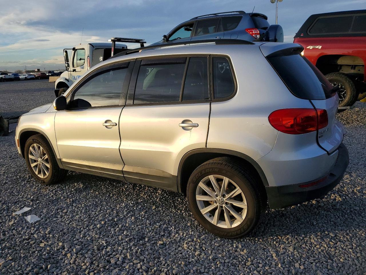 2017 VOLKSWAGEN TIGUAN S photo 4