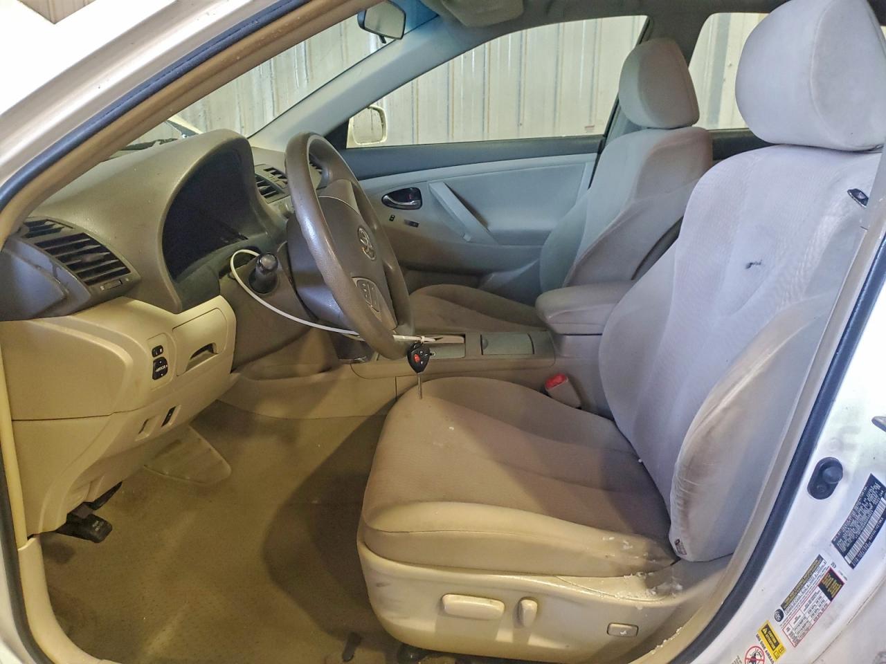 2011 TOYOTA CAMRY BASE photo 19