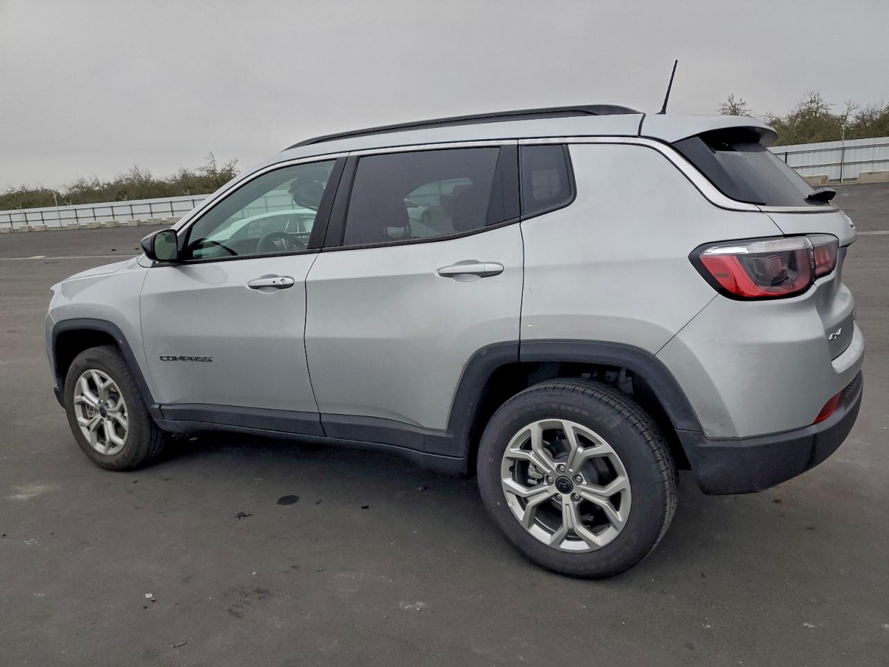 2025 JEEP COMPASS LATITUDE photo 2