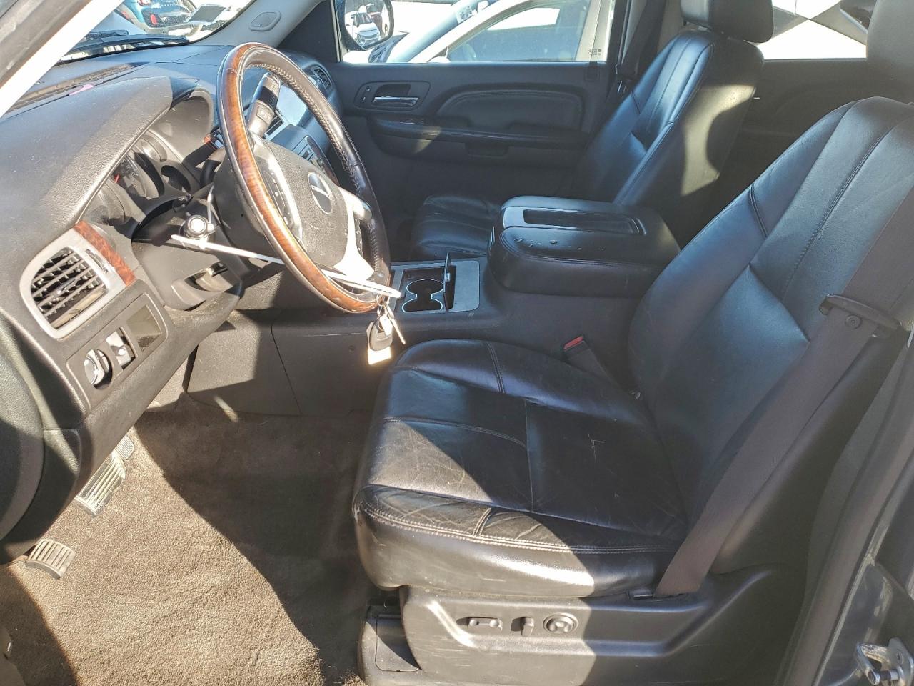 2008 GMC YUKON XL DENALI photo 13