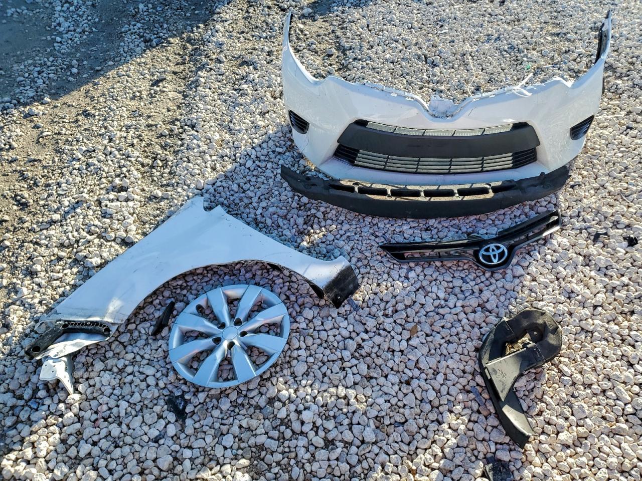 2014 TOYOTA COROLLA L photo 23