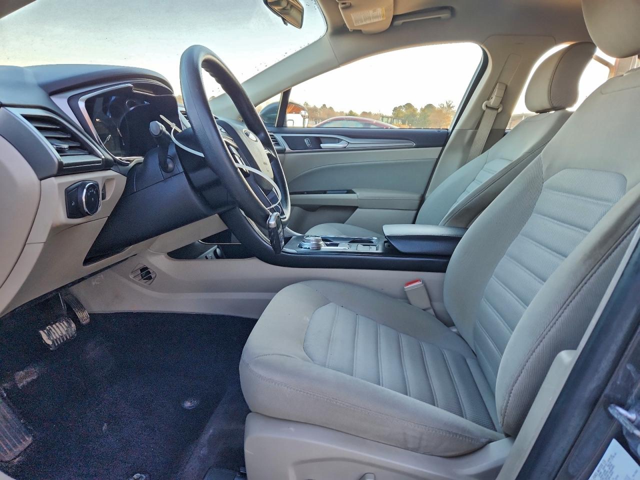 2017 FORD FUSION SE photo 13