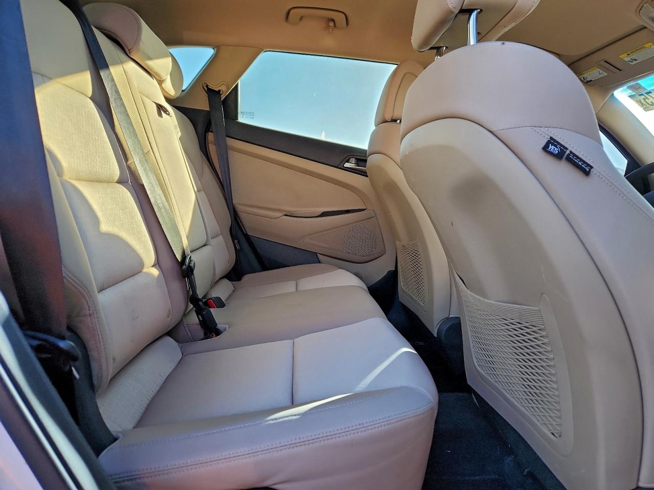 2017 HYUNDAI TUCSON SE photo 10