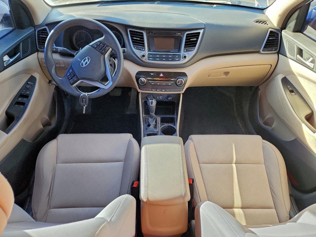 2017 HYUNDAI TUCSON SE photo 8