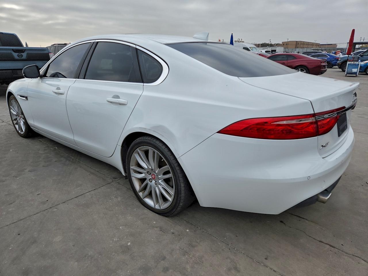 2016 JAGUAR XF PRESTIGE photo 2