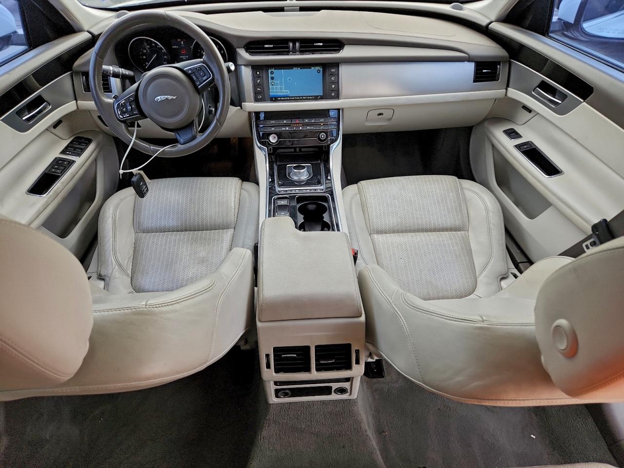 2016 JAGUAR XF PRESTIGE photo 8