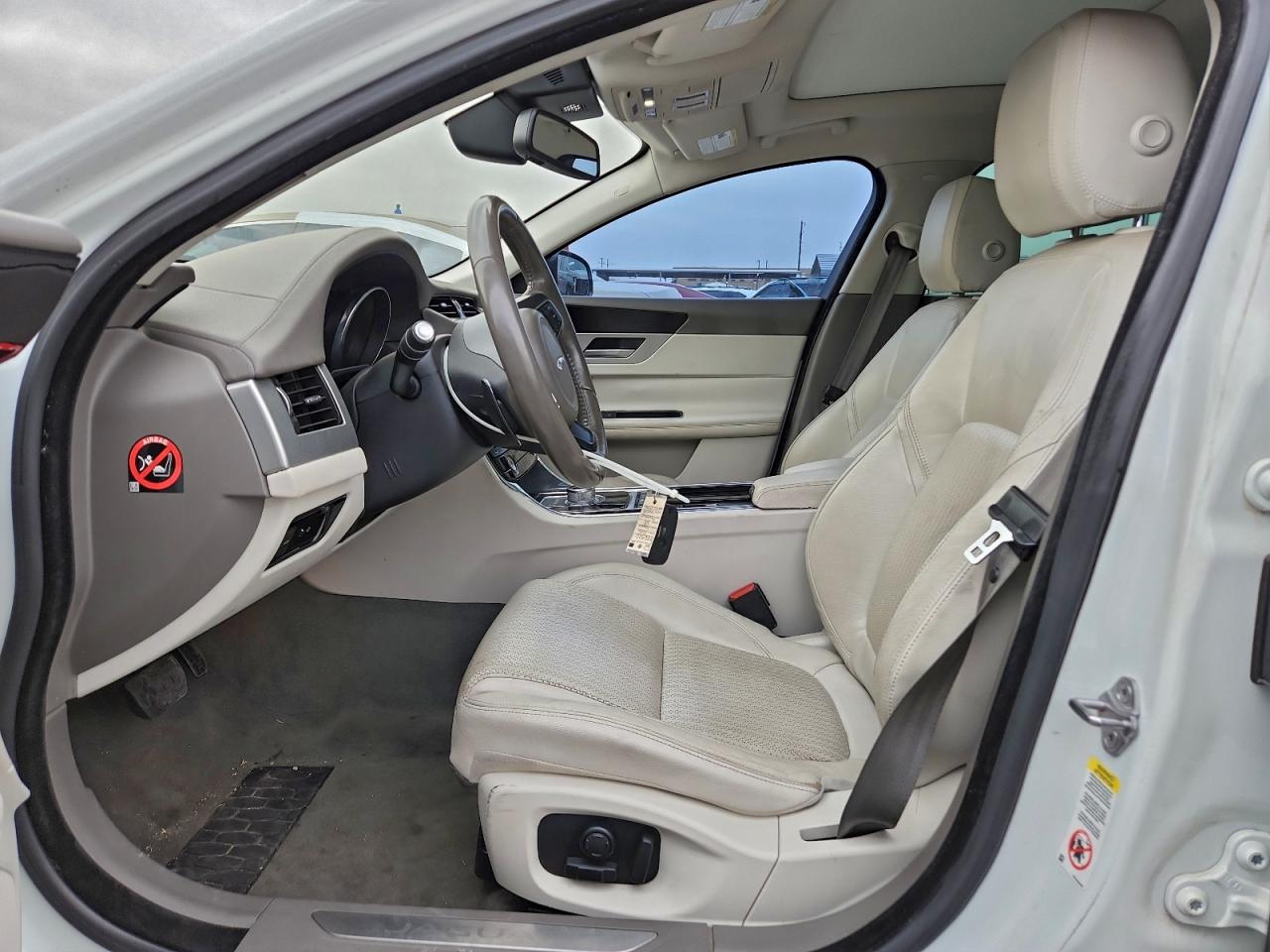 2016 JAGUAR XF PRESTIGE photo 7