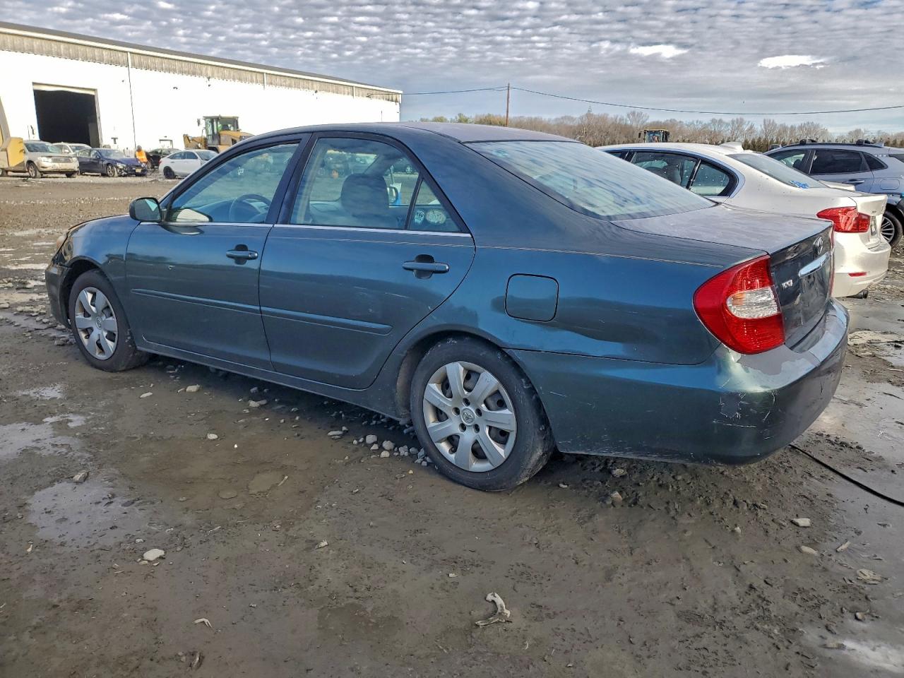 2002 TOYOTA CAMRY LE photo 3