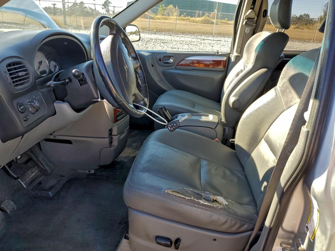 2005 CHRYSLER TOWN & COUNTRY LIMITED photo 13