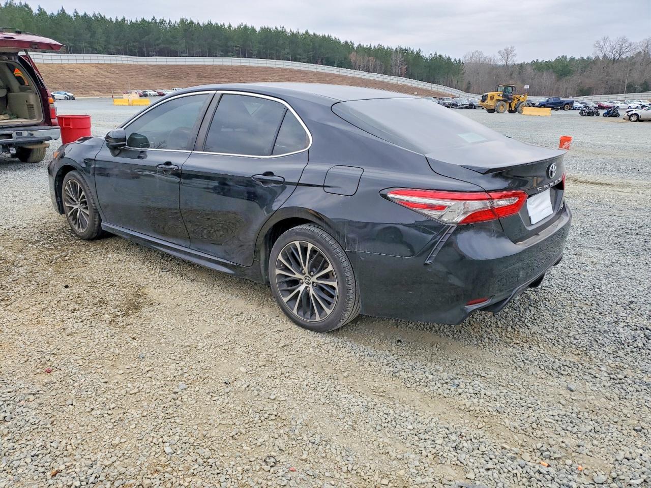 2018 TOYOTA CAMRY L photo 4