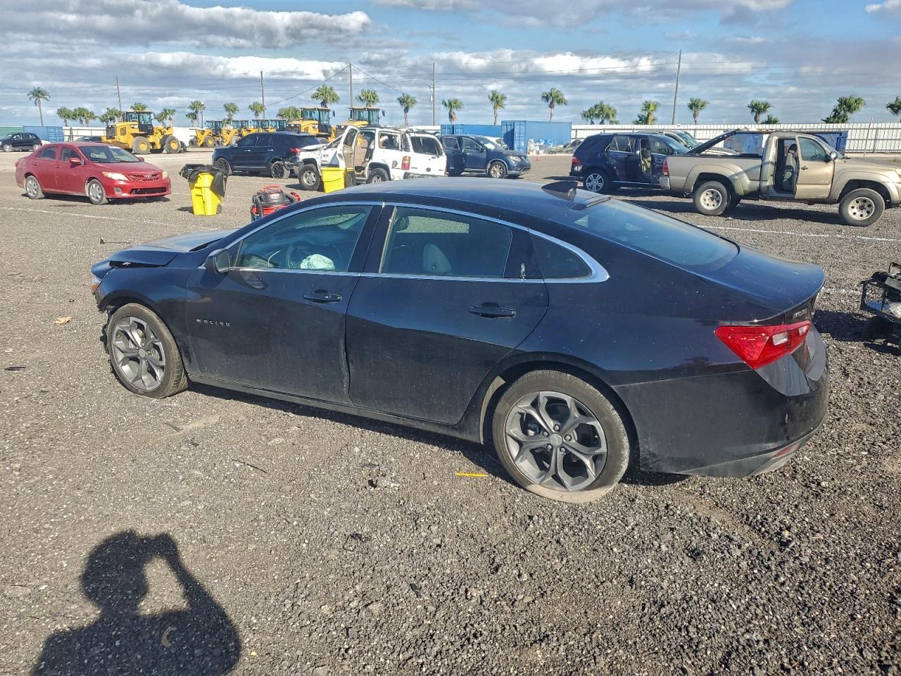 2024 CHEVROLET MALIBU LT photo 2