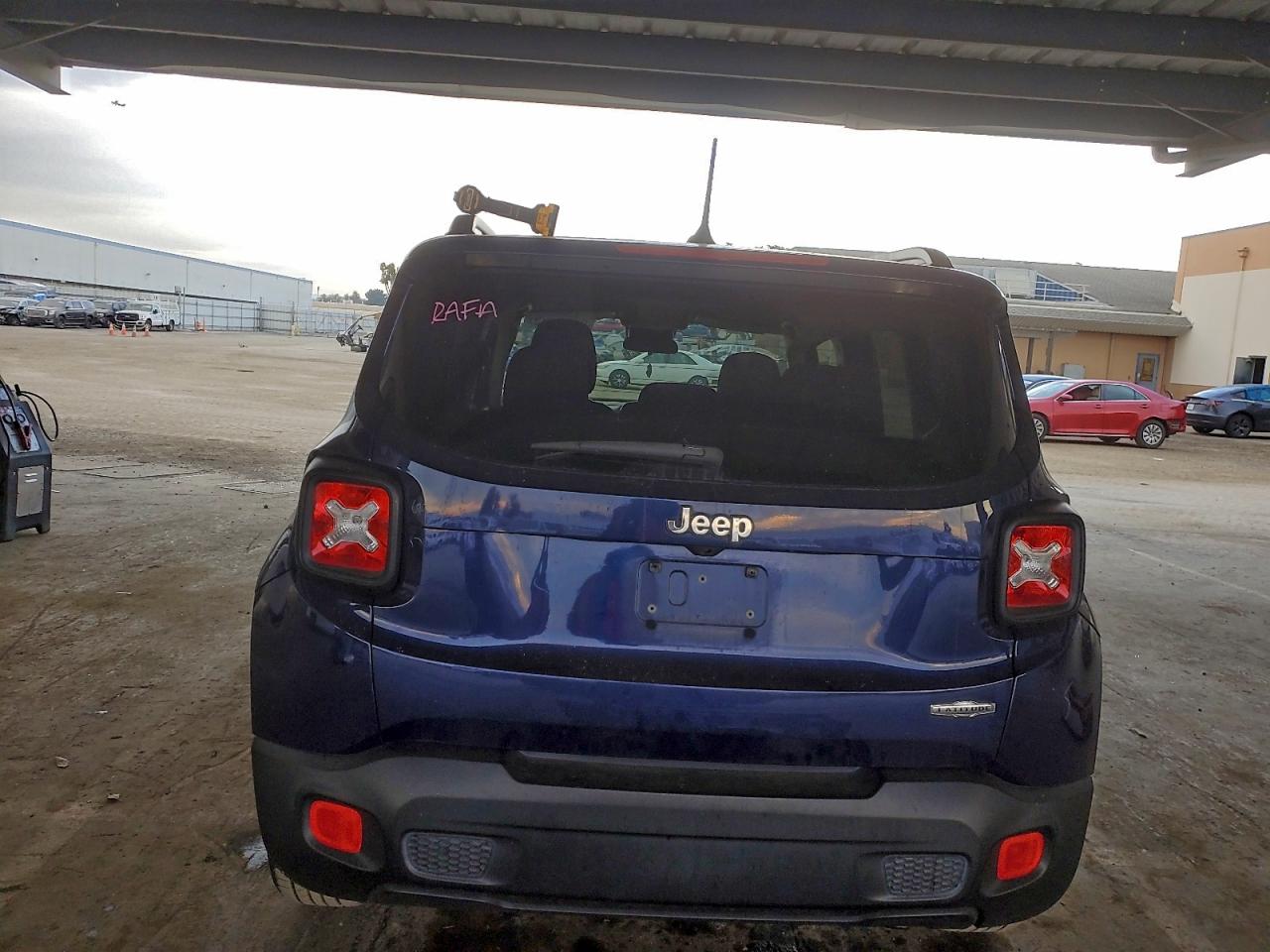 2017 JEEP RENEGADE LATITUDE photo 11