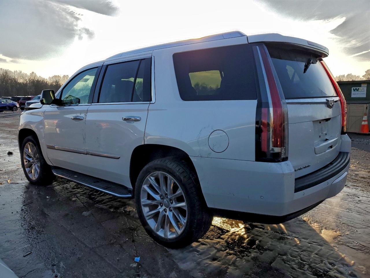 2020 CADILLAC ESCALADE PREMIUM LUXURY photo 2