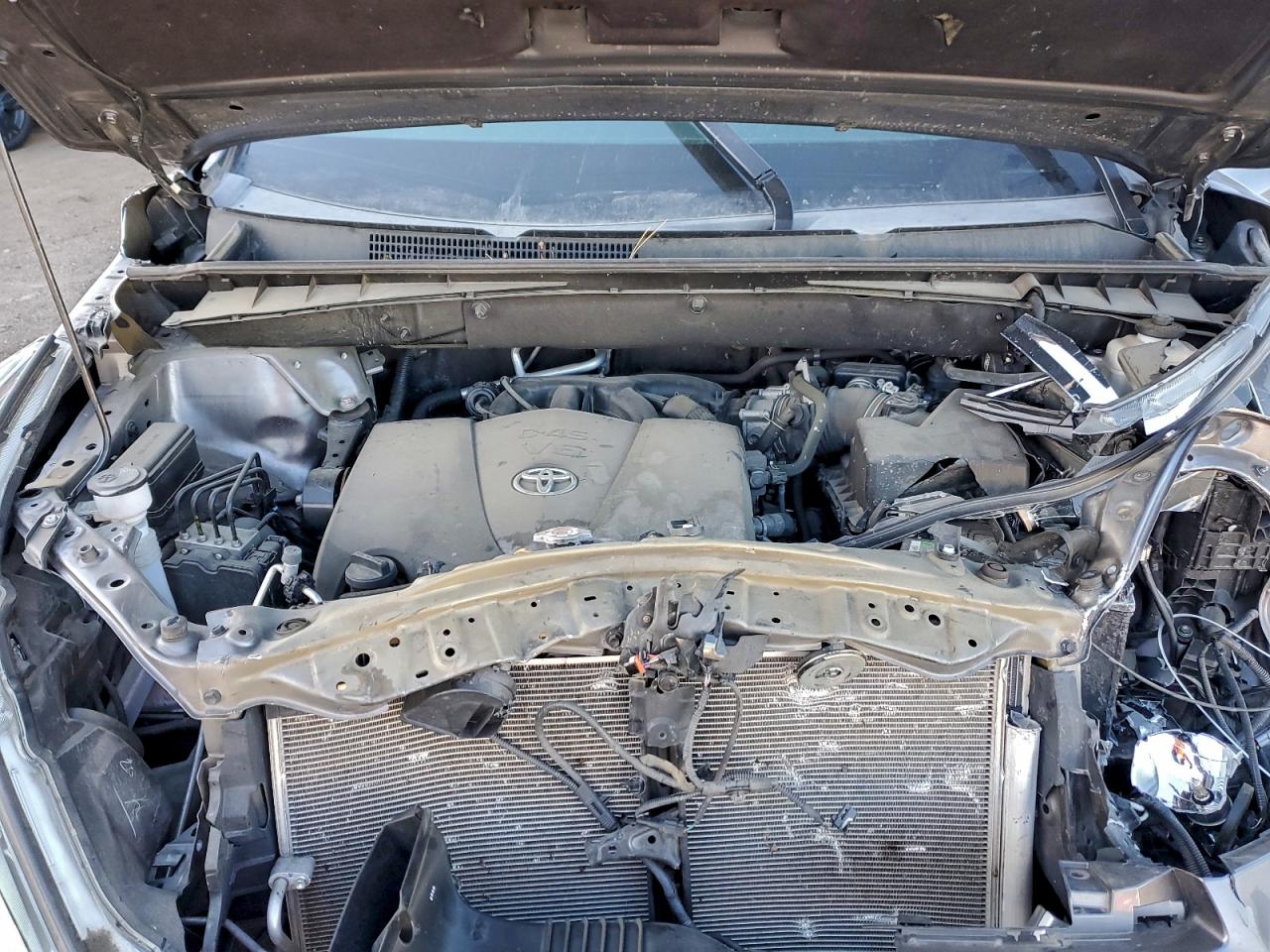 2019 TOYOTA HIGHLANDER SE photo 21