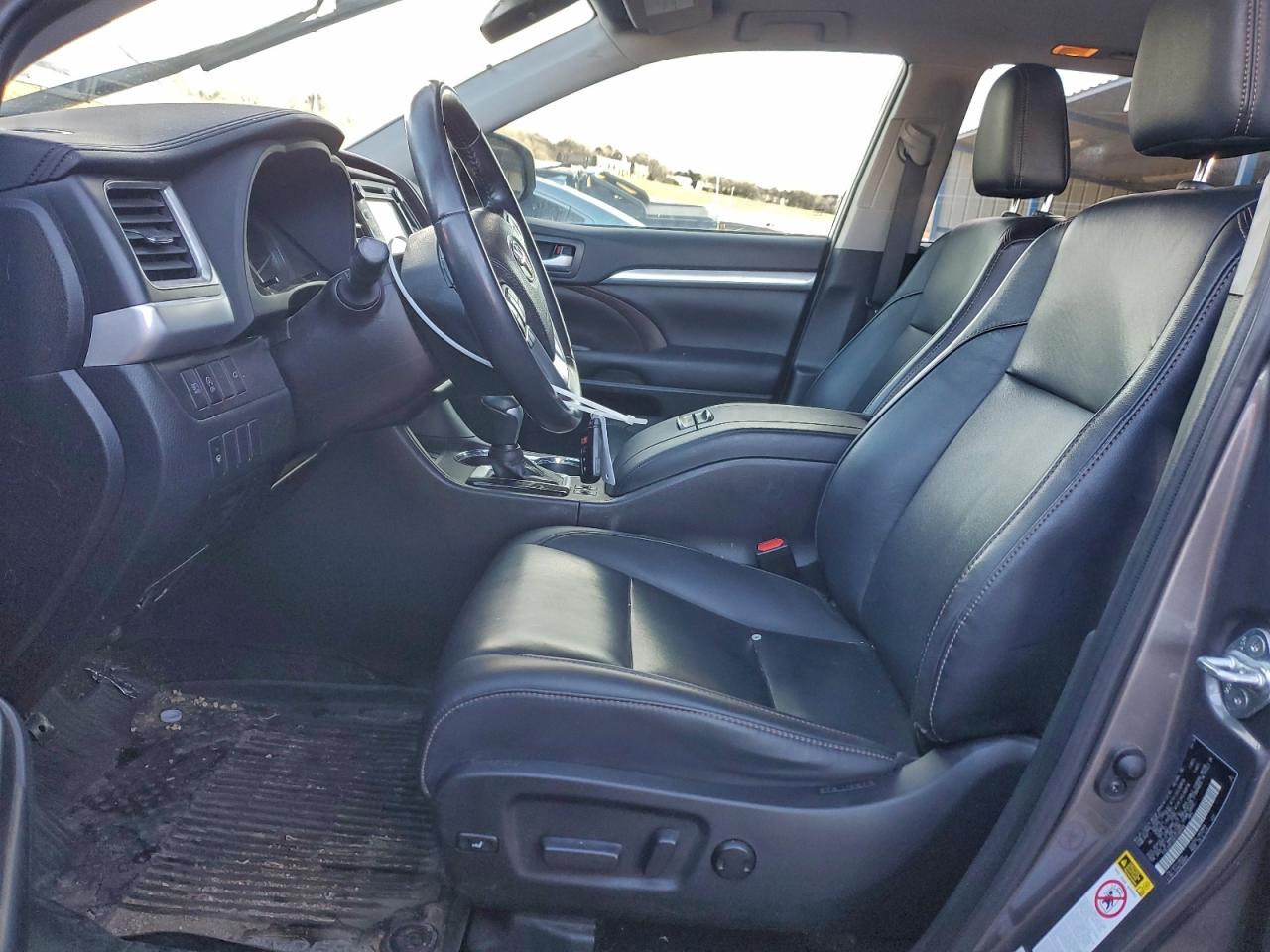 2019 TOYOTA HIGHLANDER SE photo 13