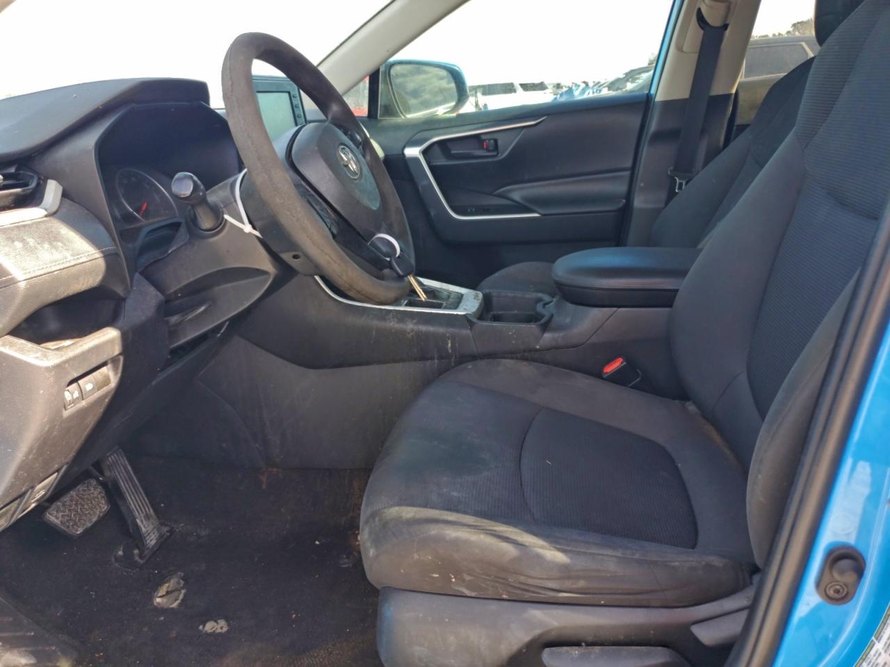 2019 TOYOTA RAV4 LE photo 7