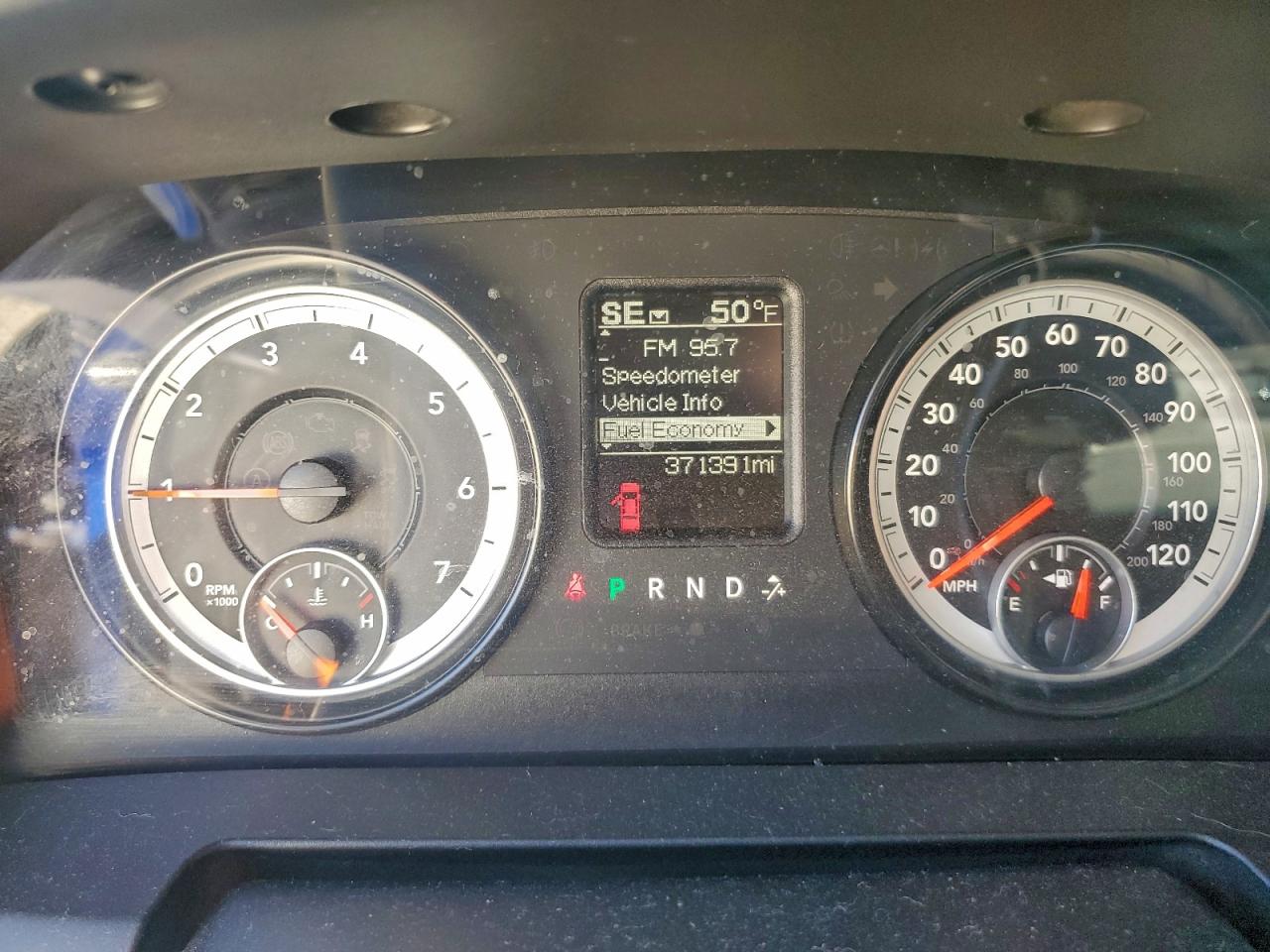 2014 RAM 1500 ST photo 9