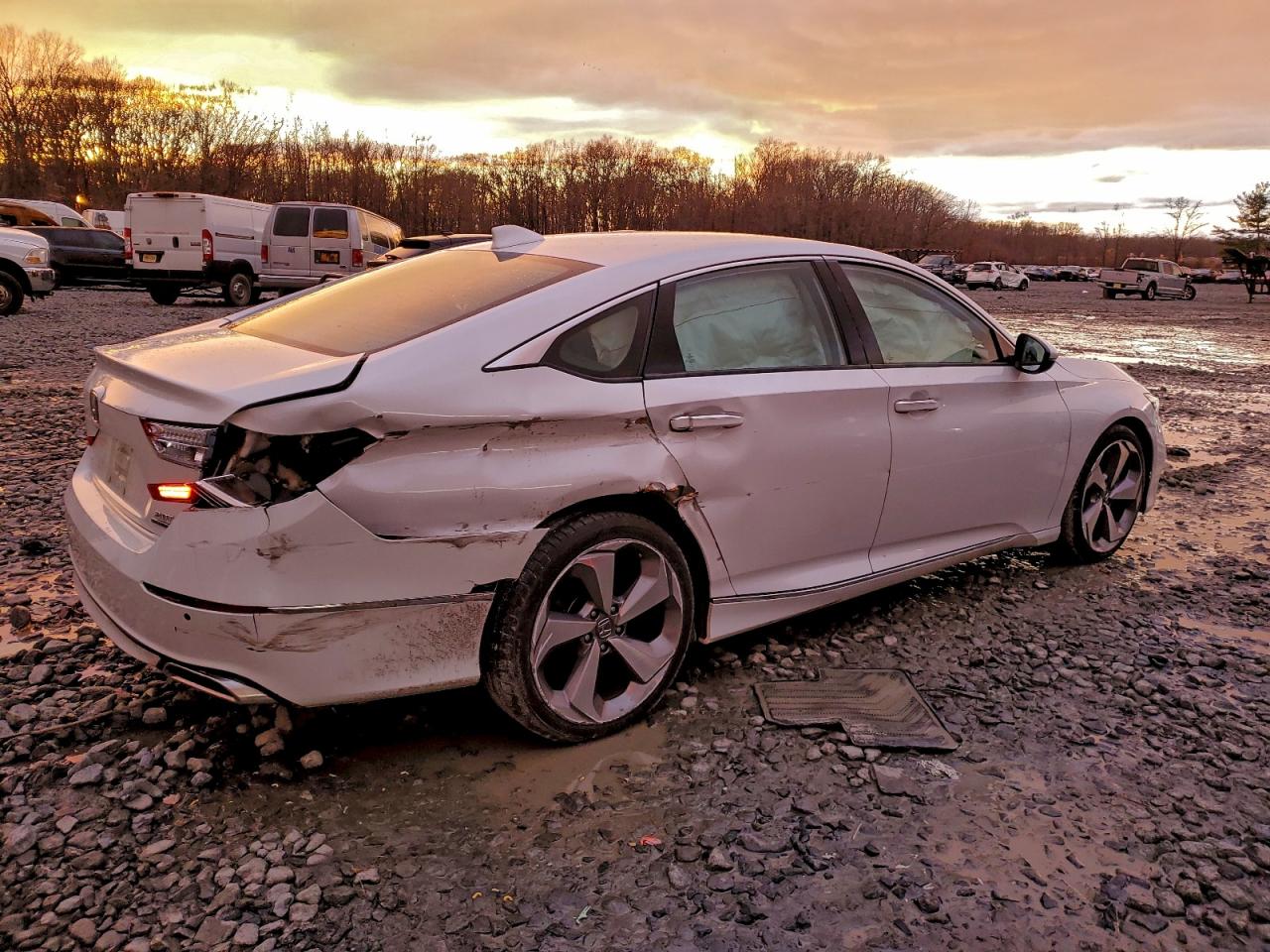 2018 HONDA ACCORD TOURING photo 3
