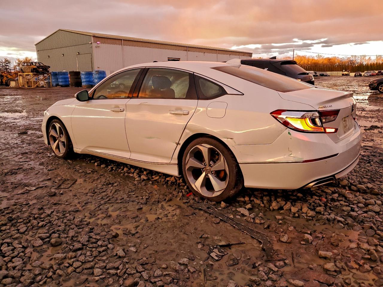 2018 HONDA ACCORD TOURING photo 2