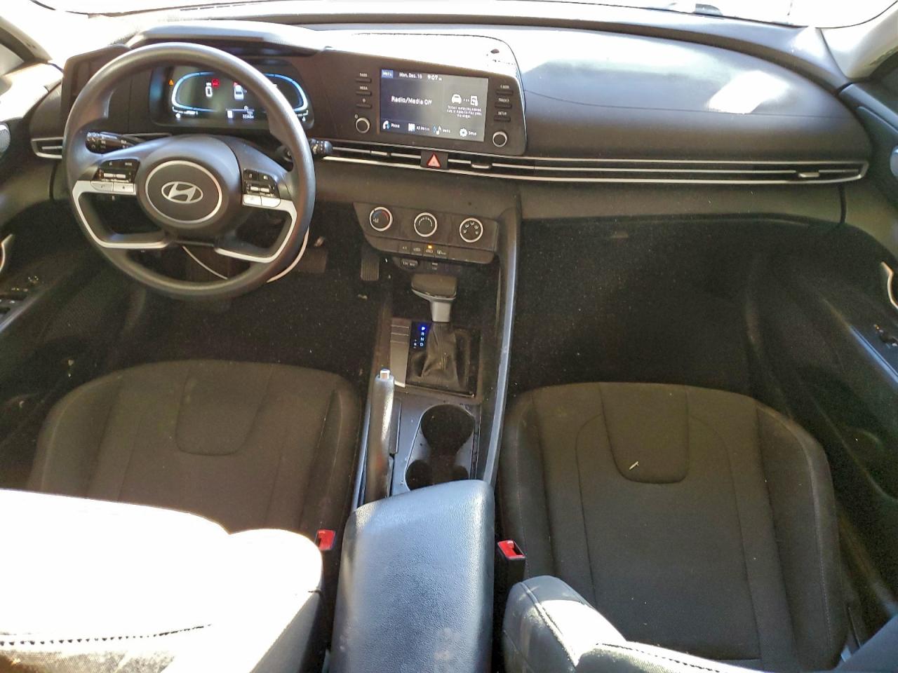 2024 HYUNDAI ELANTRA SE photo 22