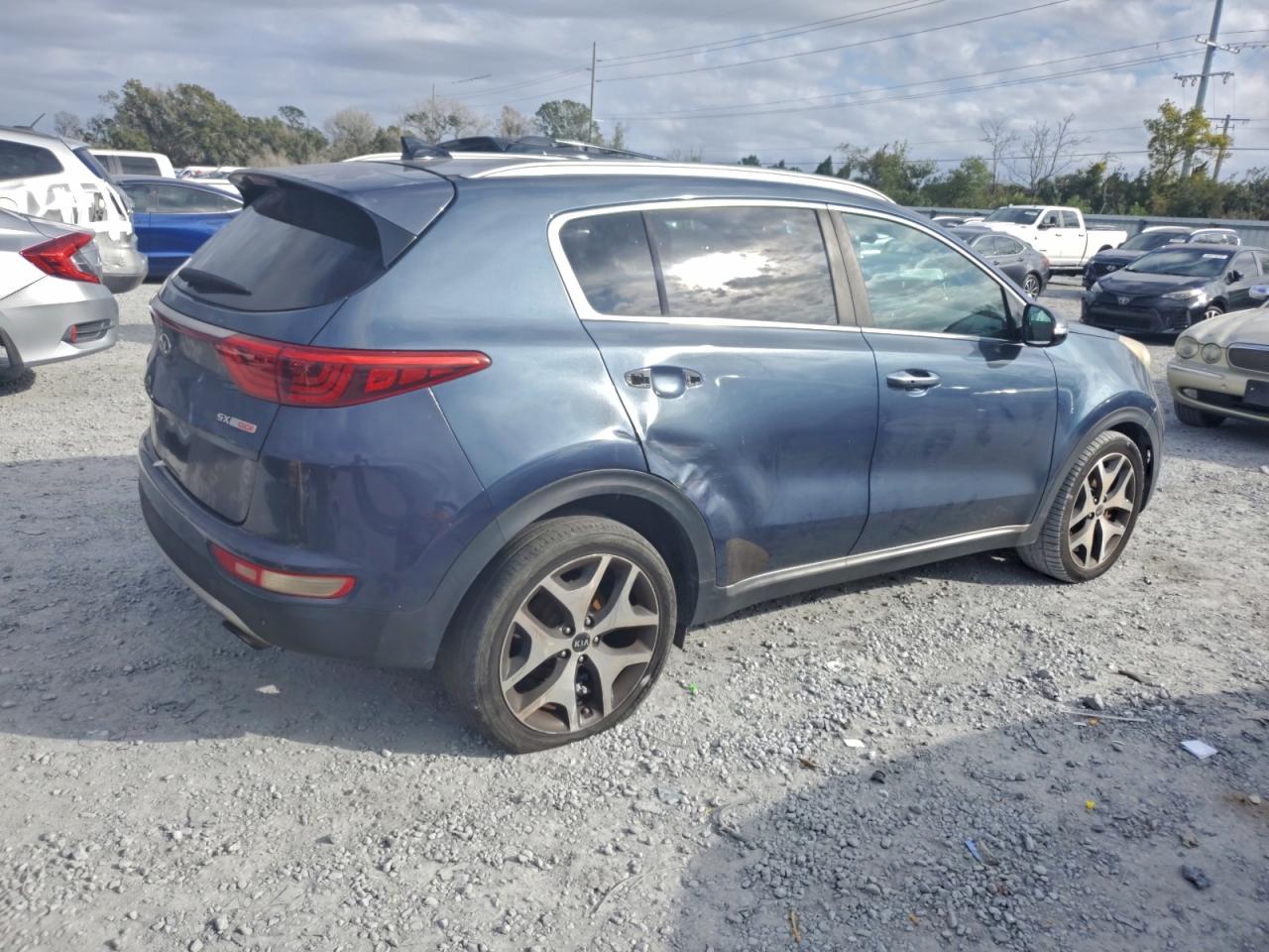 2017 KIA SPORTAGE SX photo 3