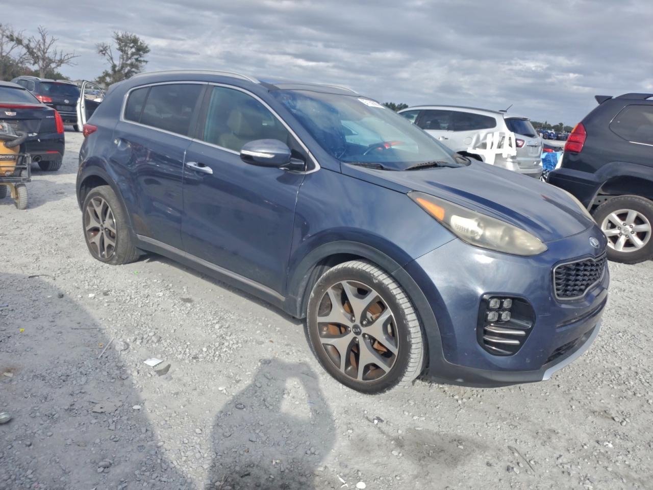 2017 KIA SPORTAGE SX photo 4
