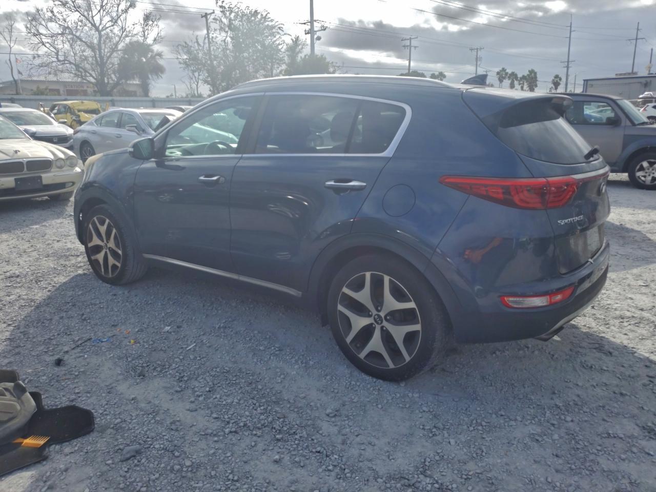 2017 KIA SPORTAGE SX photo 2